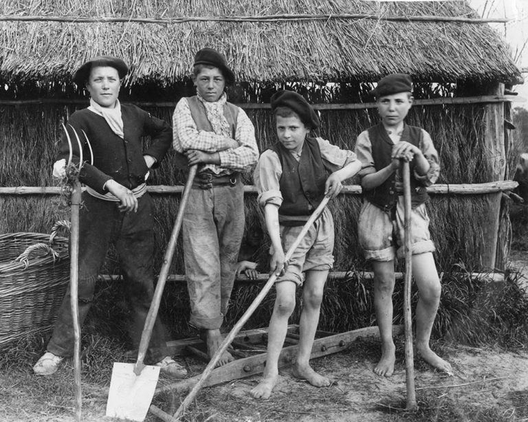 photo de jeunes orphelins a la ferme